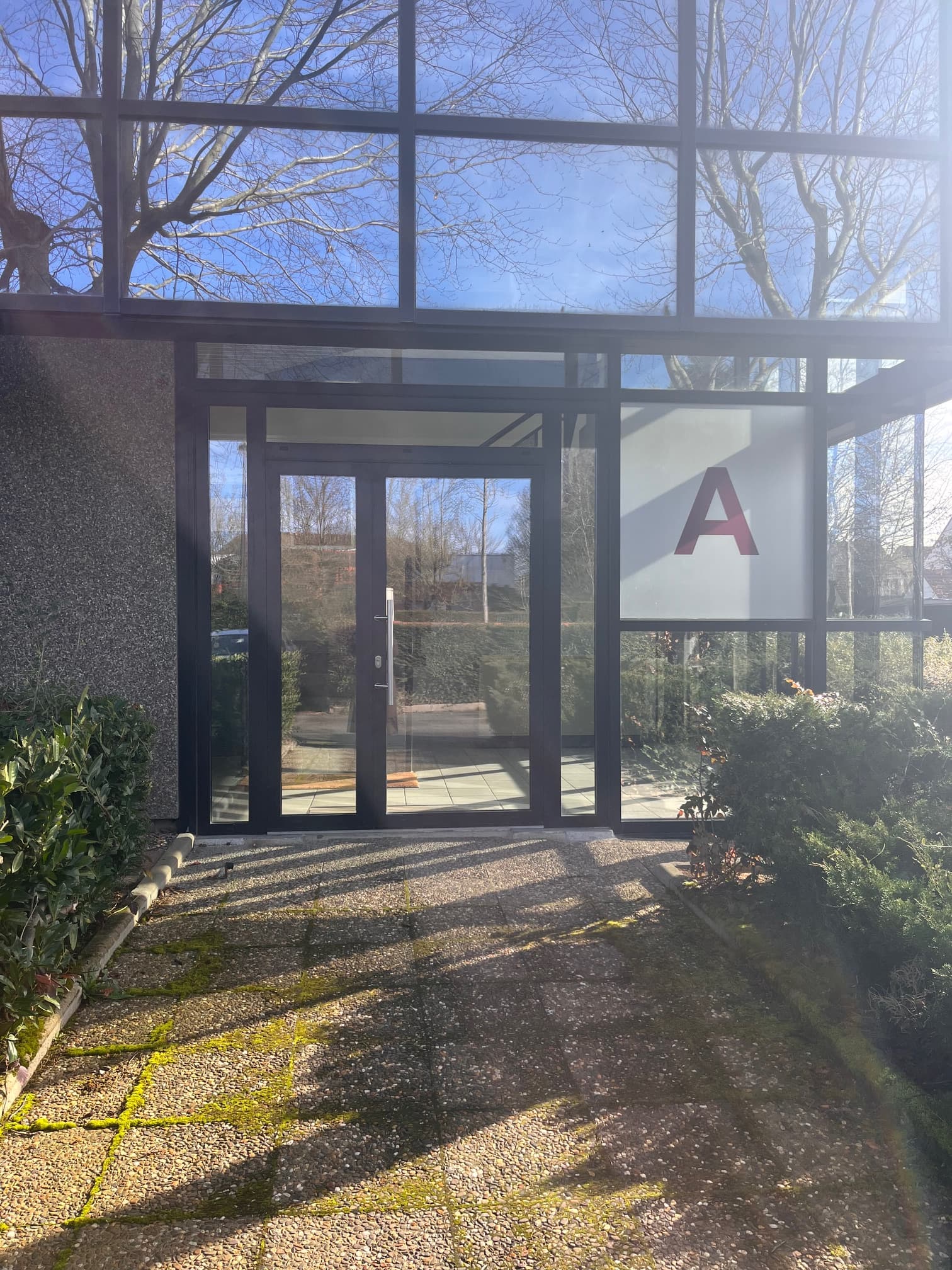 Entrée du Bâtiment A de LT Protect Formation